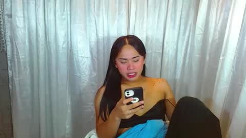 SweetViolet online show from May 4, 1:50 pm