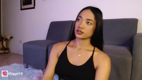 missvirggii online show from March 7, 5:17 pm
