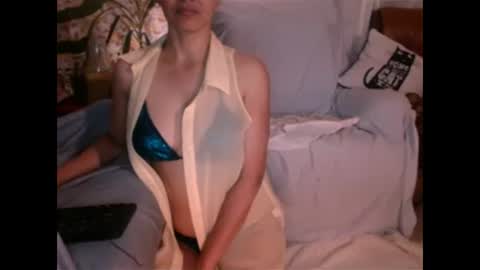 Snapshot of misswid chatting on March 10, 9:34 am Misswid online show from March 10, 9:34 am