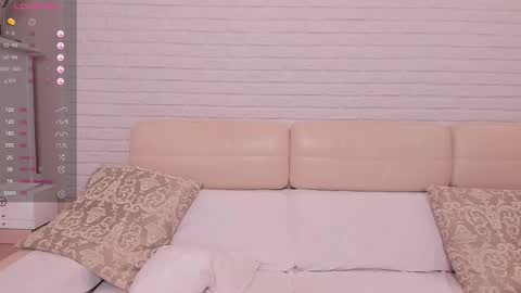 missxcaprice online show from October 31, 4:46 am