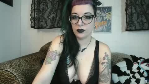 Missy Dee online show from February 7, 8:39 am