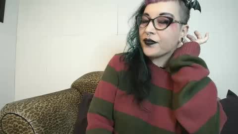 Snapshot of missy_dee chatting on January 7, 7:52 am Missy Dee online show from January 7, 7:52 am