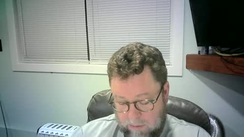 Snapshot of mister_happy567 chatting on February 1, 6:32 am Mr. Happy online show from February 1, 6:32 am