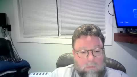 Snapshot of mister_happy567 chatting on February 7, 7:07 am Mr. Happy online show from February 7, 7:07 am