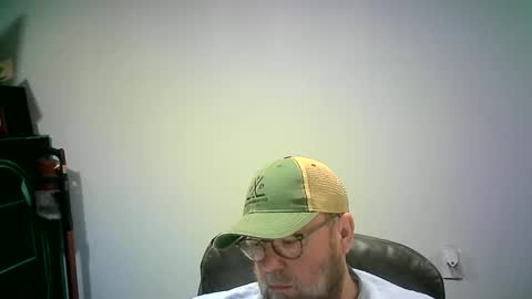 Snapshot of mister_happy567 chatting on September 22, 5:22 am Mr. Happy online show from September 22, 5:22 am