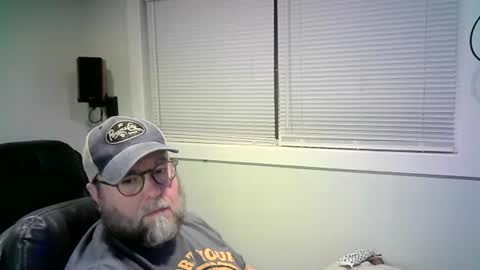 Snapshot of mister_happy567 chatting on February 20, 5:12 am Mr. Happy online show from February 20, 5:12 am