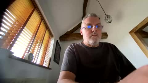Snapshot of misterblivs chatting on February 19, 2:33 pm Misterblivs online show from February 19, 2:33 pm
