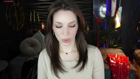 Darsy online show from December 3, 1:45 pm