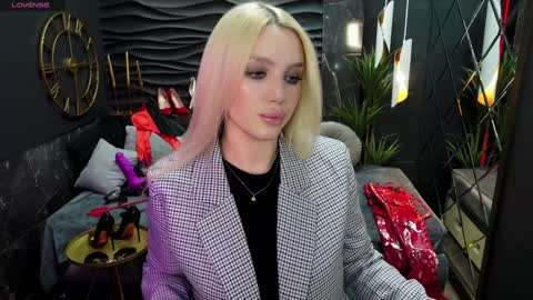 Darsy online show from February 7, 1:43 pm