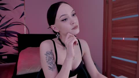 Snapshot of mistress_mialibra chatting on February 4, 12:00 pm Mistress Mia online show from February 4, 12:00 pm