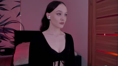 Snapshot of mistress_mialibra chatting on December 4, 6:38 am Mistress Mia online show from December 4, 6:38 am