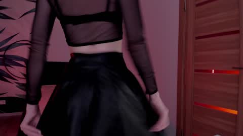 Snapshot of mistress_mialibra chatting on December 7, 11:40 pm Mistress Mia online show from December 7, 11:40 pm