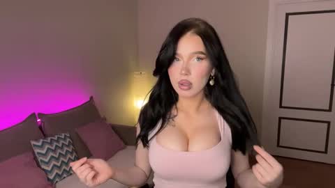 Mia online show from November 24, 8:51 pm