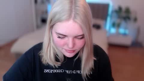 Snapshot of mistressdora chatting on September 17, 7:39 pm mistressdora online show from September 17, 7:39 pm