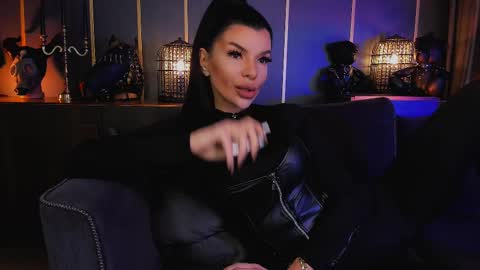 Elenia online show from February 10, 10:20 am