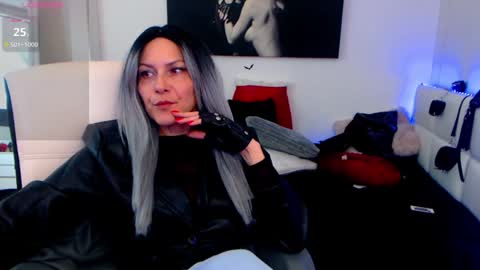 MistressEvelyn  online show from January 31, 5:51 am