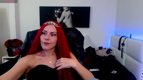 MistressEvelyn  online show from February 2, 9:18 am