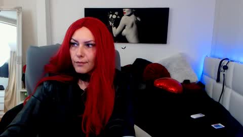 MistressEvelyn  online show from March 3, 5:20 am