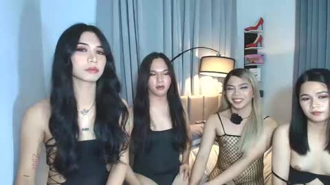Snapshot of mistressluna1 chatting on March 9, 4:22 pm Luna Summer Candy online show from March 9, 4:22 pm