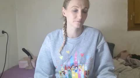 mistressmilly32 online show from November 17, 10:01 pm