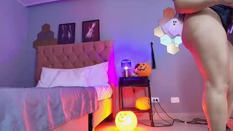 Scarlet online show from October 22, 1:57 pm