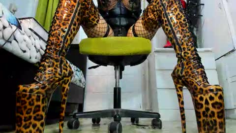 Tiffany online show from April 16, 8:47 am