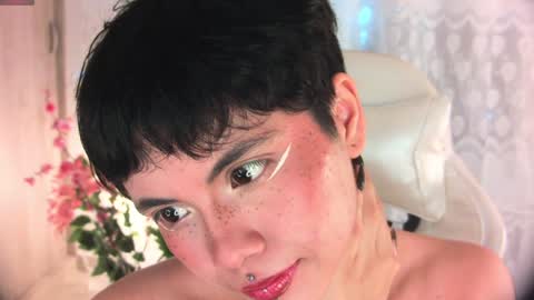 Snapshot of misty_miu chatting on December 4, 10:18 am Misty online show from December 4, 10:18 am