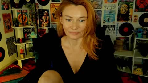 Snapshot of mistybarnes chatting on December 29, 8:44 am MistyBarnes NONUDE MODEL online show from December 29, 8:44 am