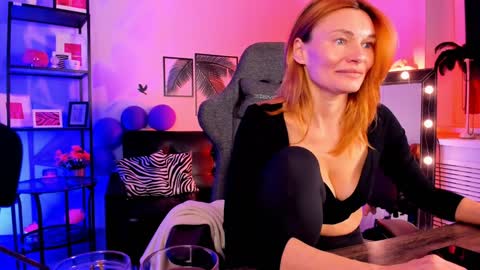 Snapshot of mistybarnes chatting on January 5, 8:32 am MistyBarnes NONUDE MODEL online show from January 5, 8:32 am