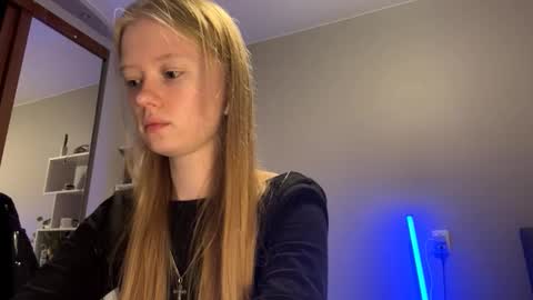 Amelia online show from October 7, 3:19 pm