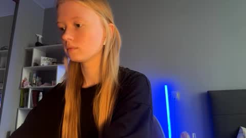 Amelia online show from October 6, 2:13 pm