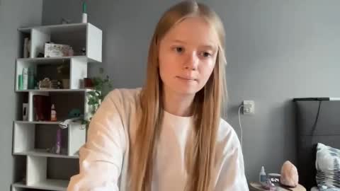 Amelia online show from October 13, 1:24 pm