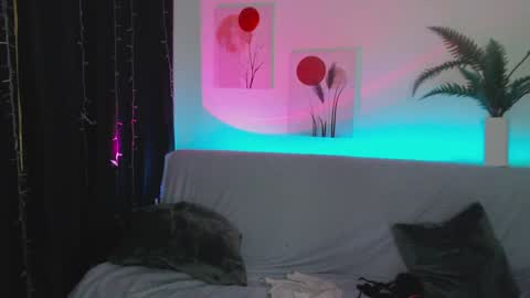 Snapshot of miuri_miy chatting on February 1, 11:16 pm Yuka online show from February 1, 11:16 pm
