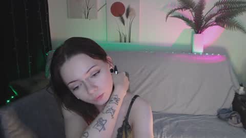 Snapshot of miuri_miy chatting on February 5, 10:22 pm Yuka online show from February 5, 10:22 pm