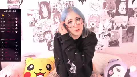 Snapshot of miwaviolet chatting on December 15, 1:35 am Miwa Violet online show from December 15, 1:35 am