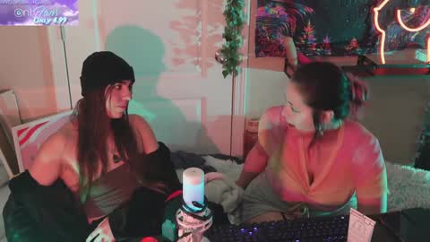 Hera  Tethra Bathtub stream  20k followers  Ask about our custom videos3 online show from January 31, 2:49 pm