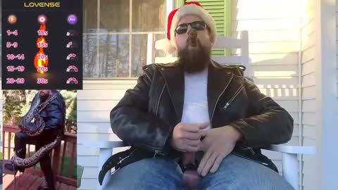 Snapshot of mmazsnake chatting on December 17, 8:32 pm SMOKINsnakeEYEZ online show from December 17, 8:32 pm