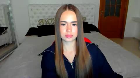 Snapshot of mmm_bananaa_ chatting on September 16, 6:22 pm Beata online show from September 16, 6:22 pm