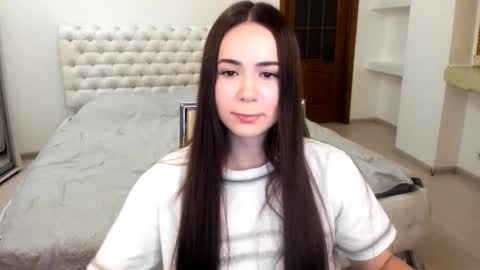 Snapshot of mmm_bananaa_ chatting on February 8, 7:38 pm Beata online show from February 8, 7:38 pm