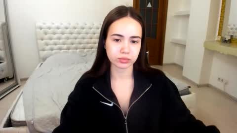 Snapshot of mmm_bananaa_ chatting on February 5, 8:46 pm Beata online show from February 5, 8:46 pm