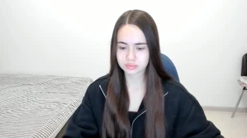 Snapshot of mmm_bananaa_ chatting on December 9, 2:06 pm Beata online show from December 9, 2:06 pm