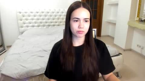 Snapshot of mmm_bananaa_ chatting on February 7, 7:27 pm Beata online show from February 7, 7:27 pm