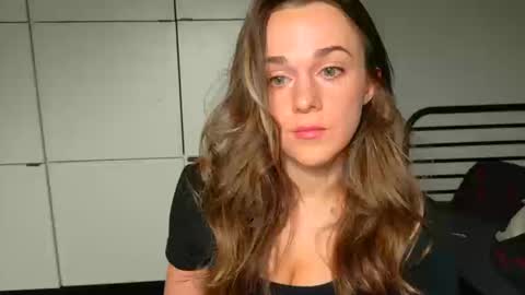 mmminnie online show from March 12, 6:00 pm