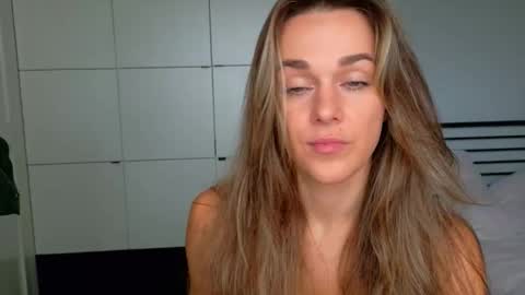 mmminnie online show from October 17, 12:09 pm