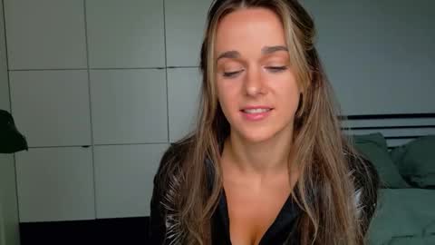 Snapshot of mmminnie chatting on September 18, 1:59 pm mmminnie online show from September 18, 1:59 pm