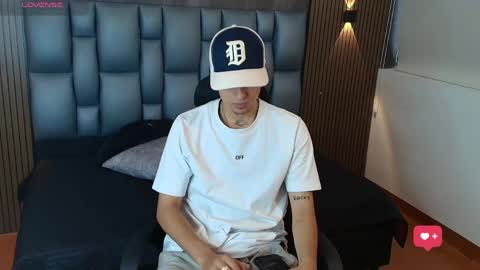 mohamed_malik online show from May 2, 12:44 pm
