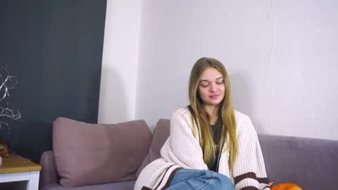 Snapshot of moirawenzinger chatting on September 12, 8:38 am Kylie online show from September 12, 8:38 am