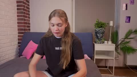 Kylie online show from October 19, 6:23 pm