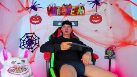 moises_23cm online show from October 29, 8:20 pm