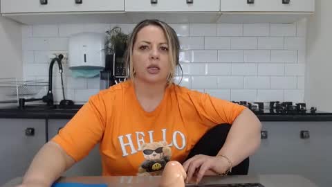 Snapshot of mojjo_erika chatting on January 27, 12:26 pm erika online show from January 27, 12:26 pm
